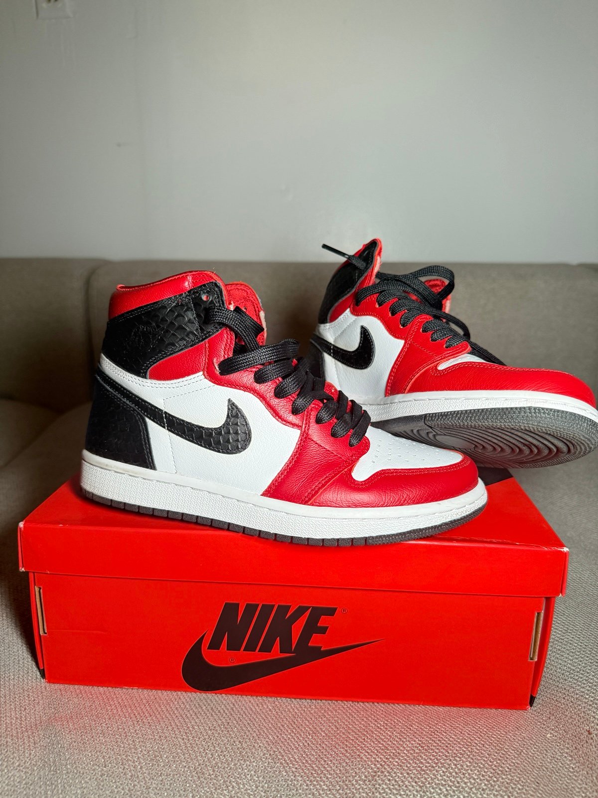 Nike Air Jordan 1 Retro High Satin Snake Chicago (W) Size 6.5W