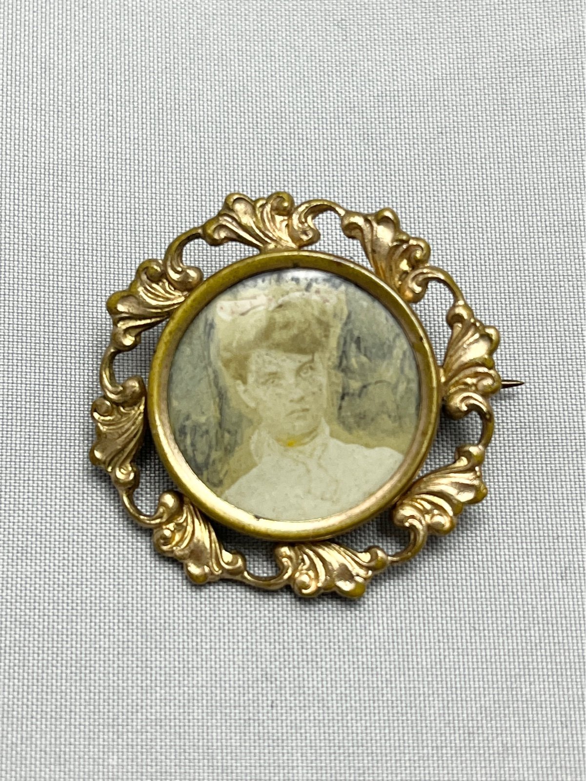 Antique Floral Victorian Photo Picture Frame Mourning Pin Brooch