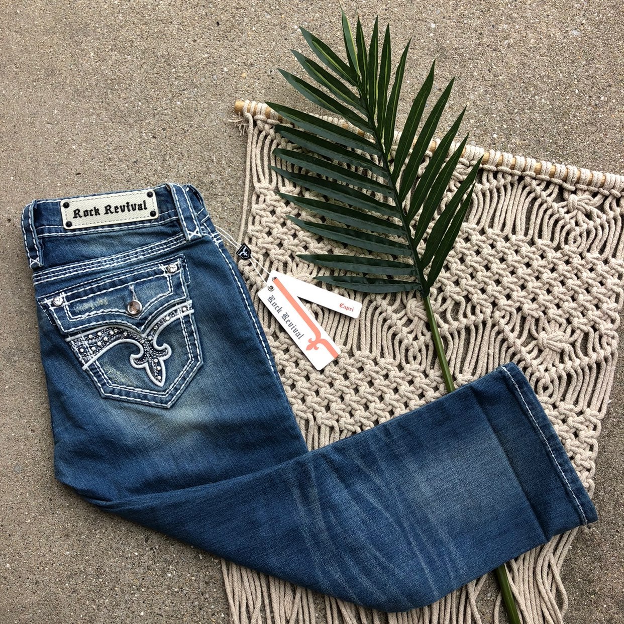 New Rock Revival Capri Jeans Size 27