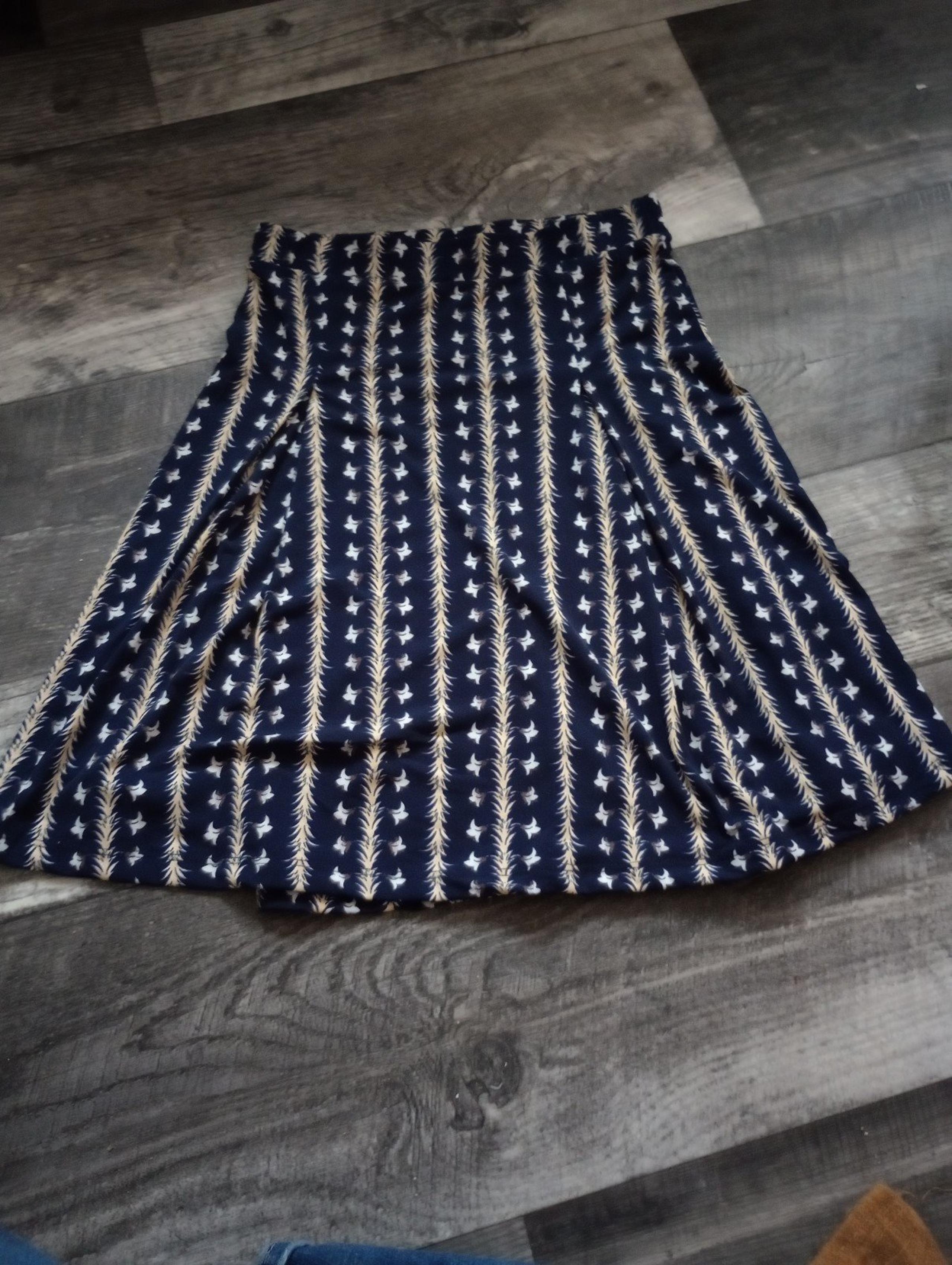 Gilli NWOT Women's Size XS Nany Blue Mini Skirt With Floral Design