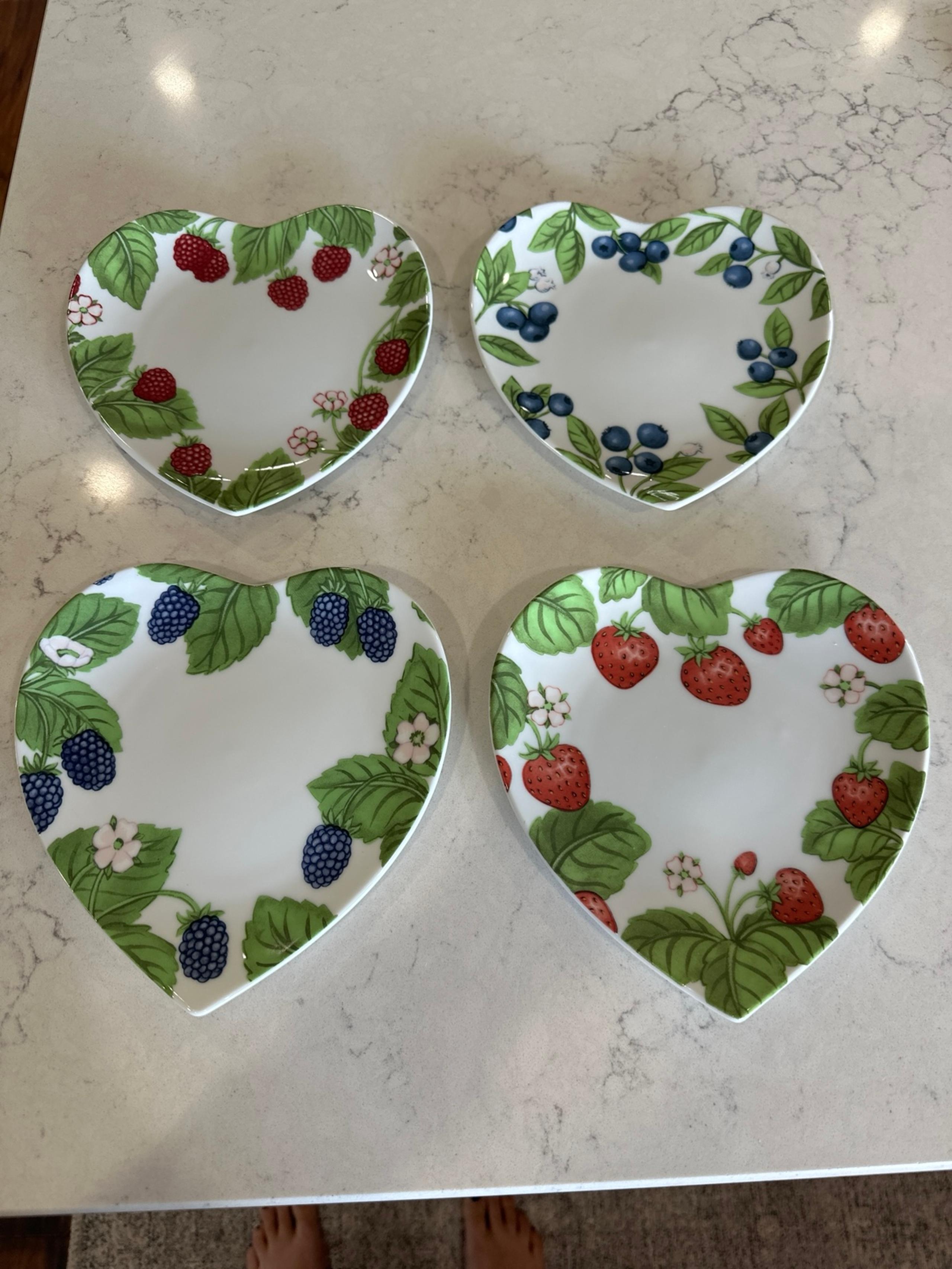 Williams Sonoma Berry collection appetizer plates
