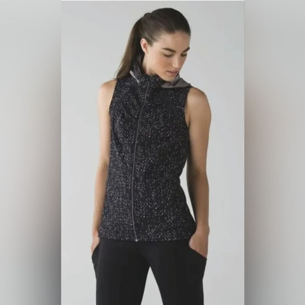 Lululemon Go The Distance Lightweight Vest, Size 6.