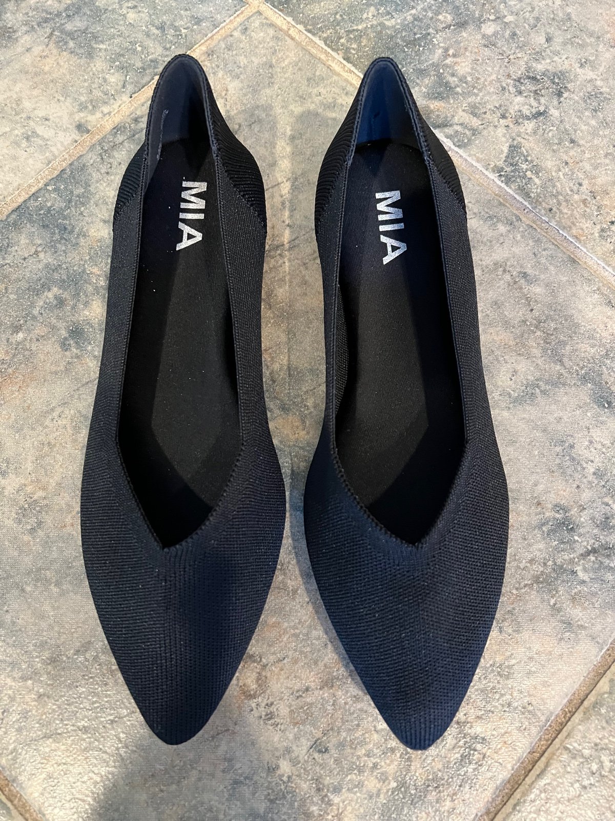 NWOB Mia Kerri Pointed Toe Flats