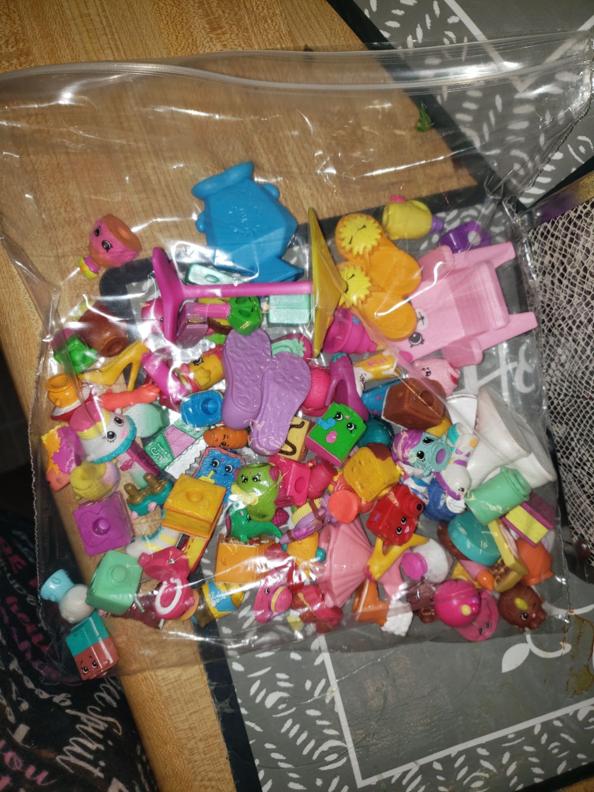 Lot Of 90 Shopkins Look At Pictures
