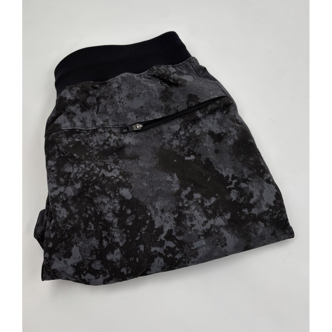Lululemon Men's M Black Nylon License to Train Linerless 7 Drawstring Shorts