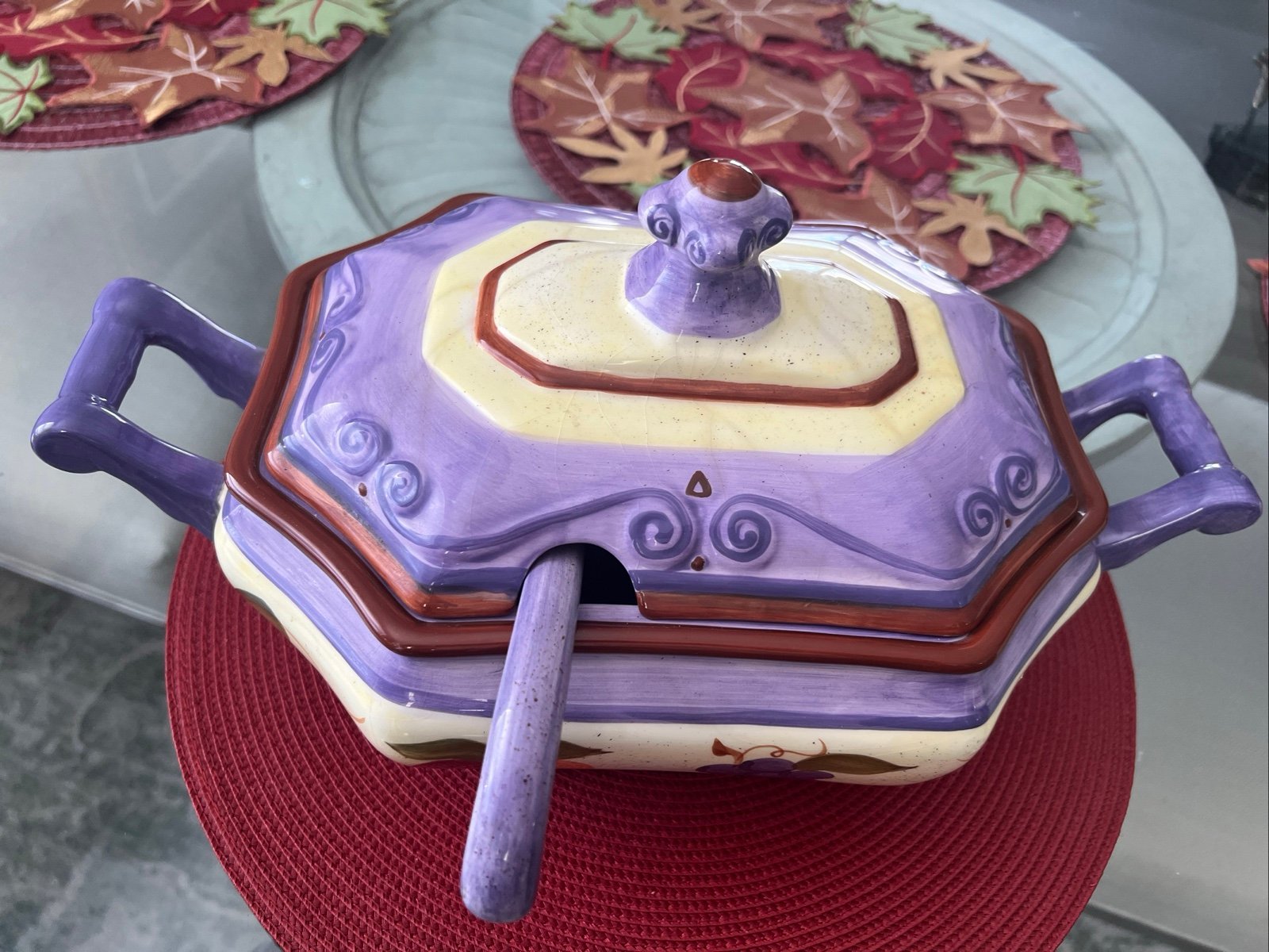 The Medici Hand Painted Collection Tabletops Tureen is a vintage Italian-style s