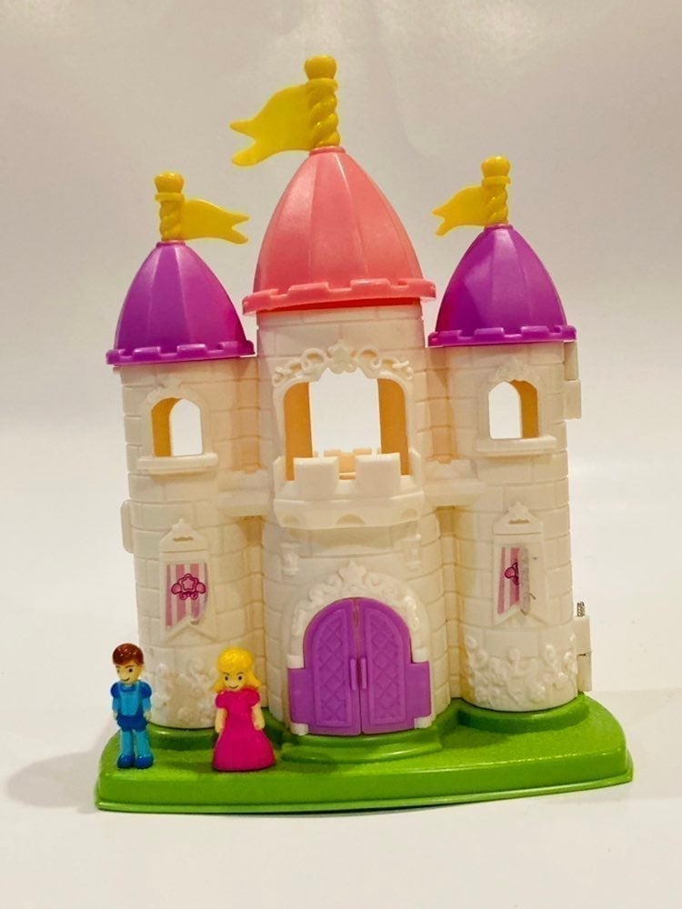 Dollhouse castle & figures