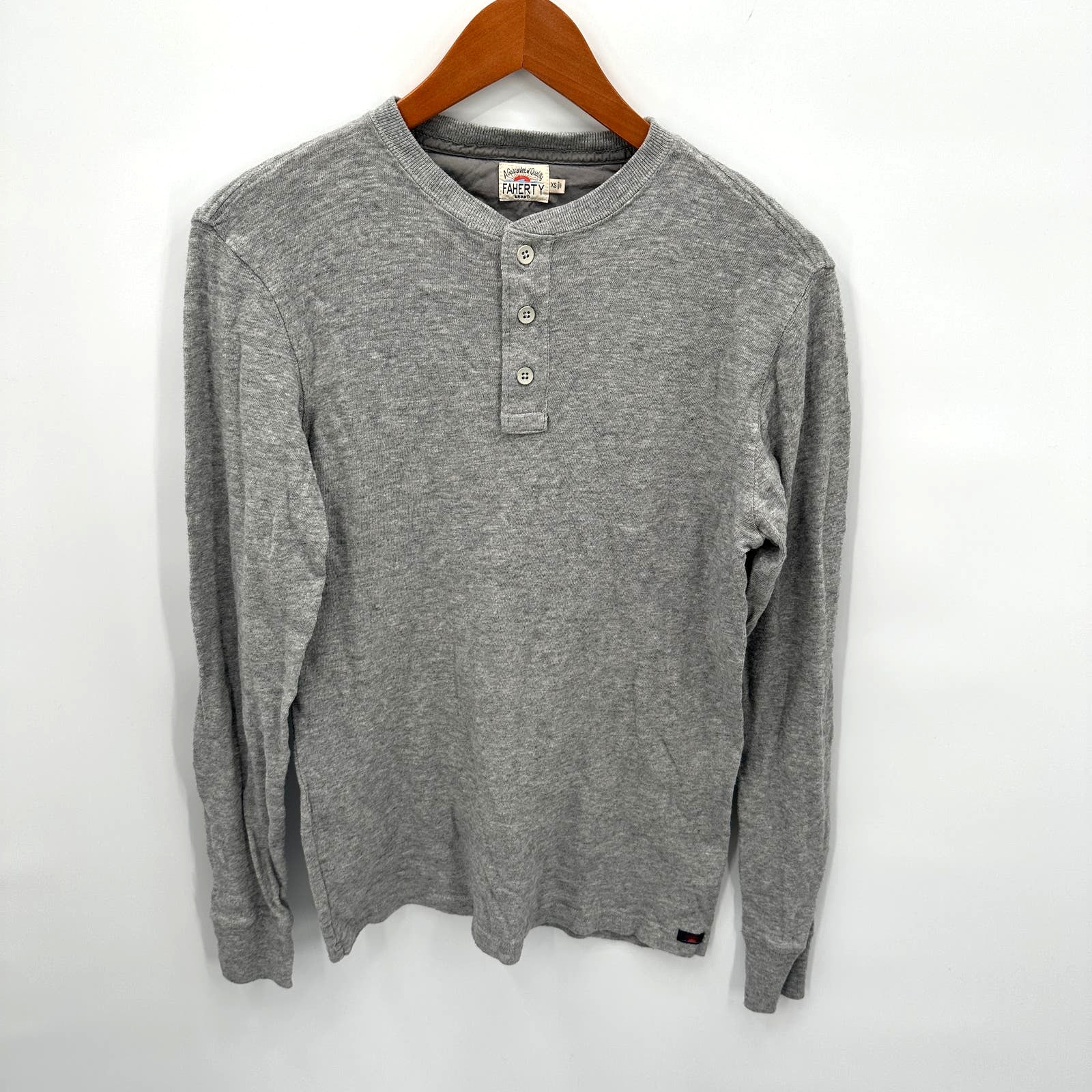 FAHERTY Men's Grey Henley Long Sleeve Cotton Tee Shirt // XS