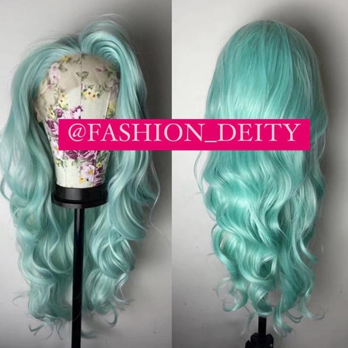 22” green body wavy wig *new*