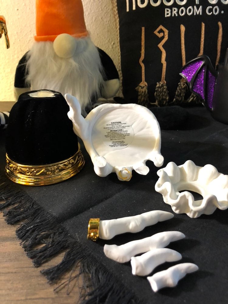 Bath & Body Works Witches single wick candle holder (DAMAGE) (E)