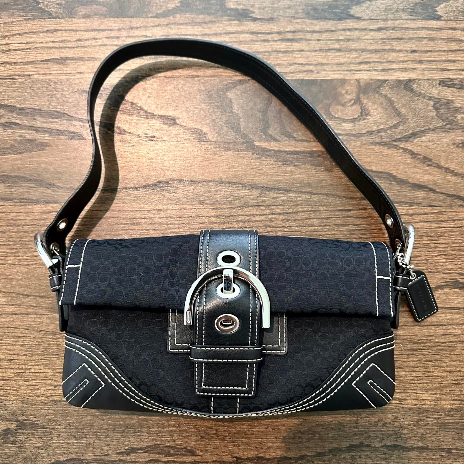 バッグ 2010 Coach Soho Mini Signature Demi Flap Coach Soho Mini Signature Flap Shoulder Handbag with