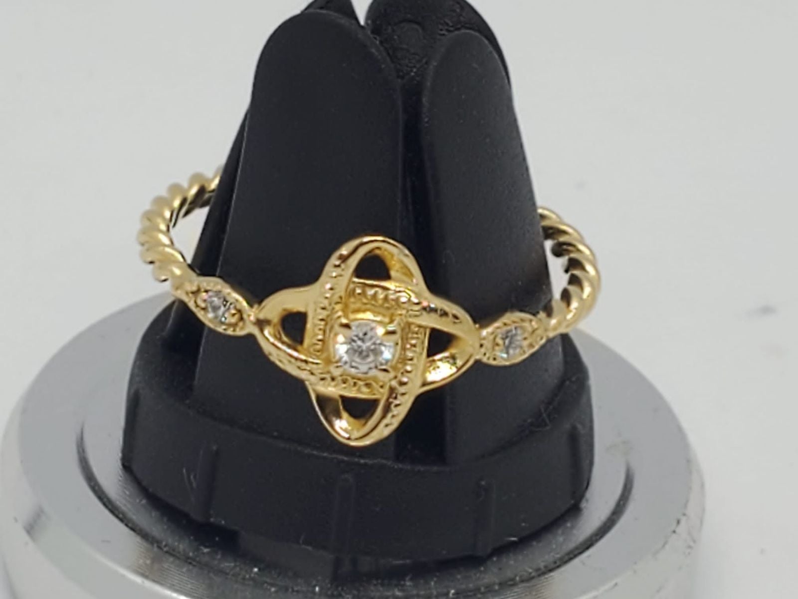 14k gold ring with diamonds, rope style