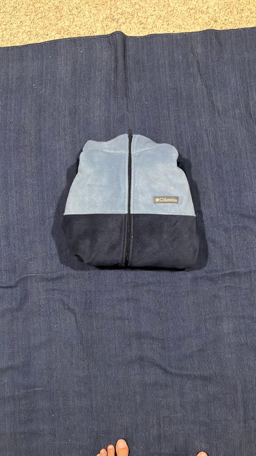 Men’s size Large light blue/dark blue Columbia fleece
