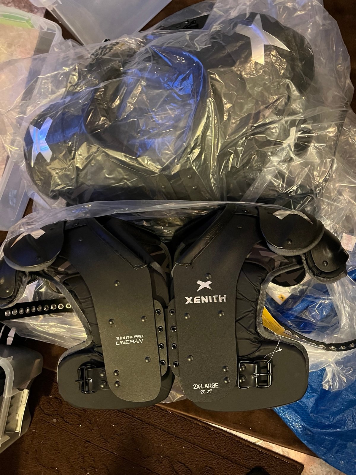 New football shoulder pads 2xl adjustable