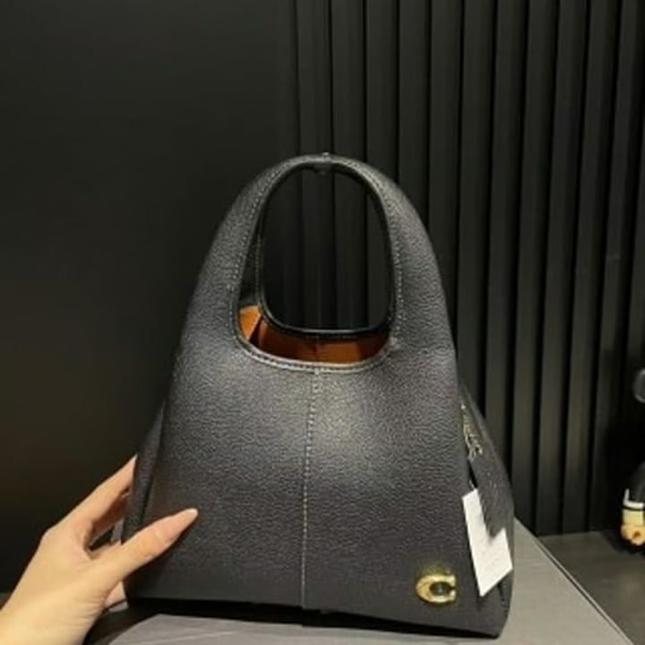 Tabby 26 Quilted Shoulder Bag Leather Black