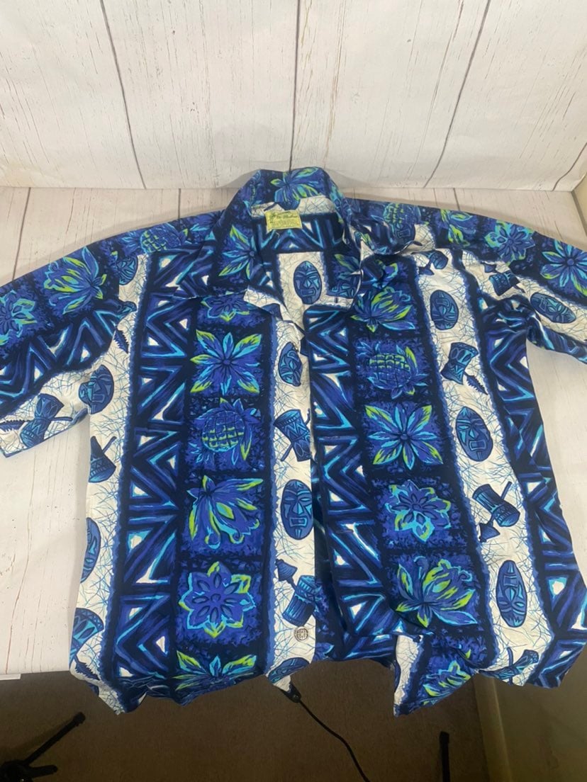 UI -MAIKAI Hawaiian Button Up Shirt Tiki