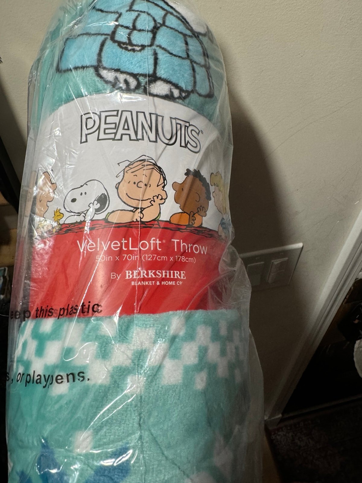Snoopy peanut puffer jacket