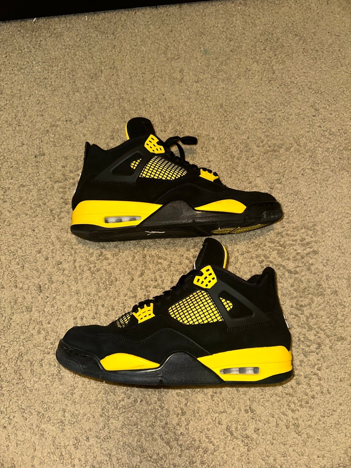 Air Jordan 4 Thunder