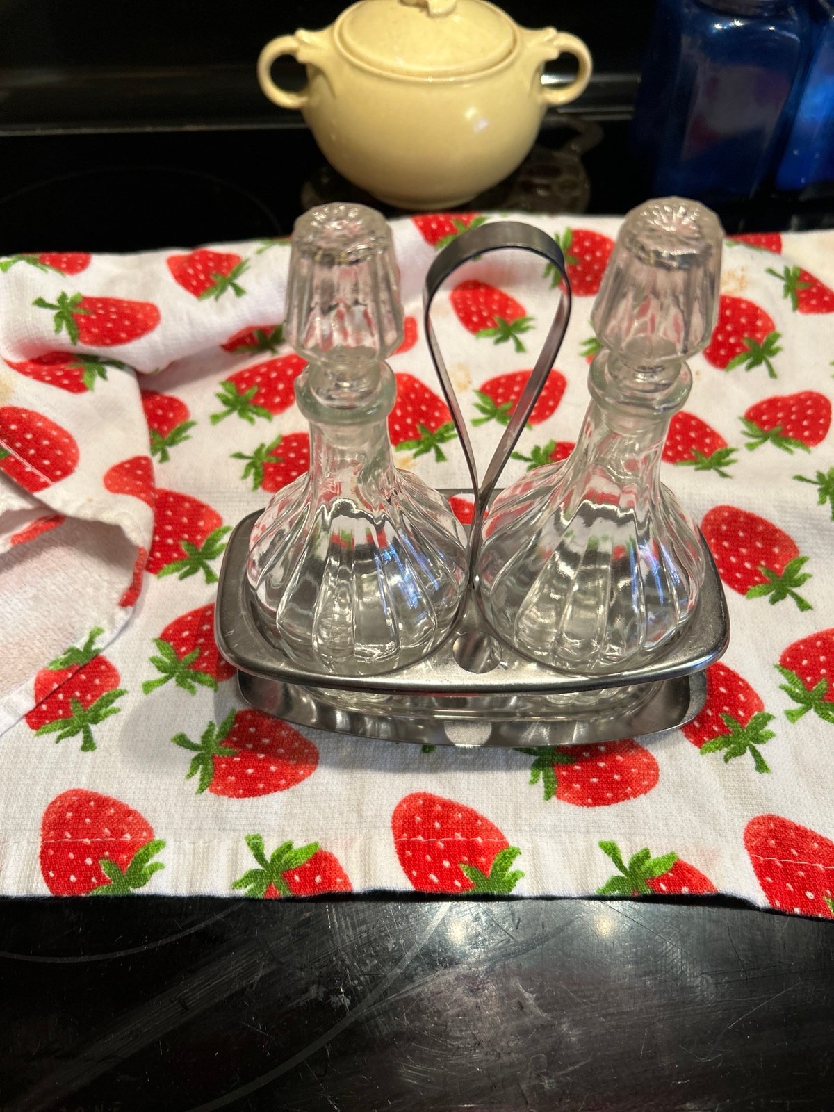 Oil and vinegar holder