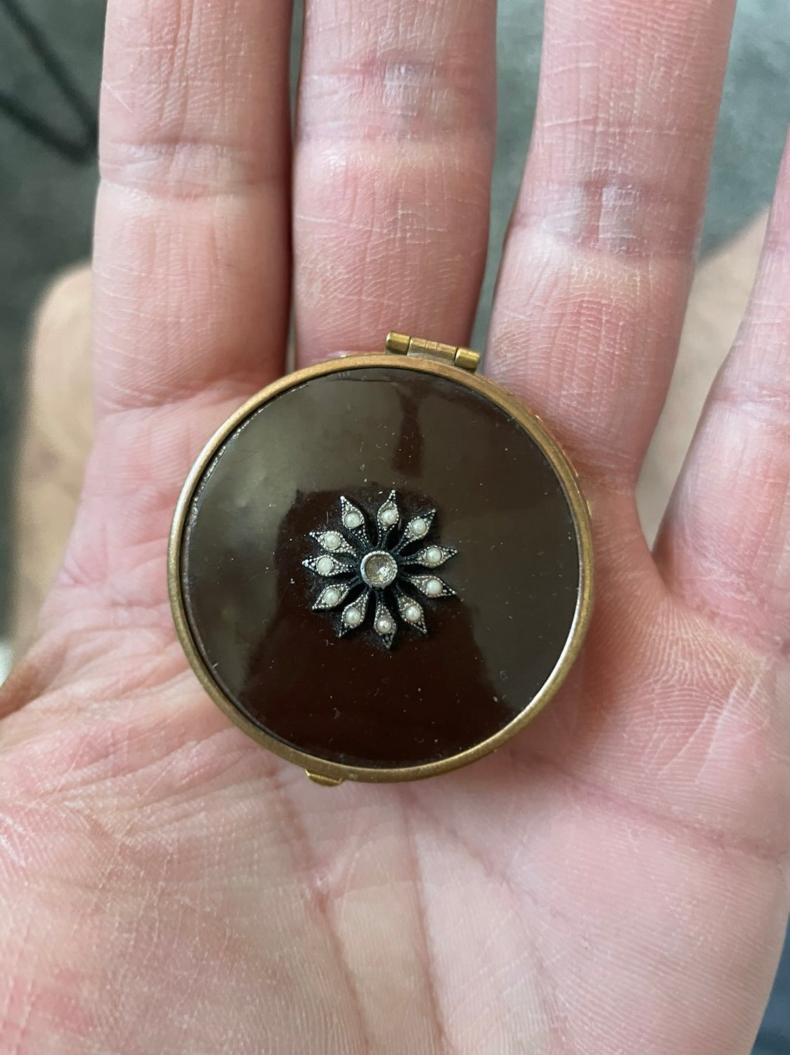 Vintage makeup compact