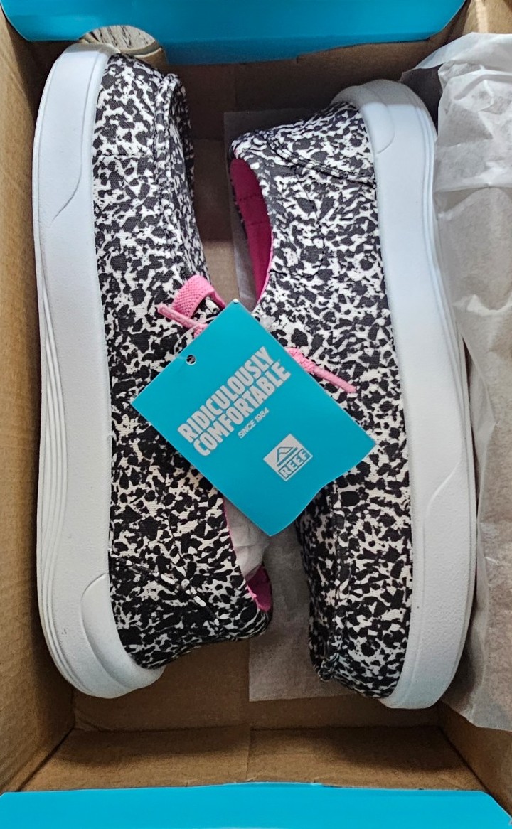 Kids Breakwater Reef Leopard slip on shoes size 5
