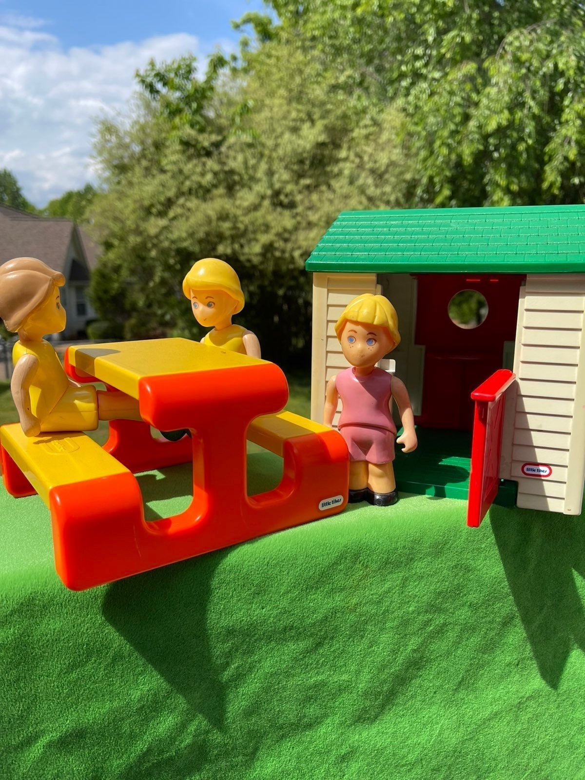Little Tikes cottage playhouse club picnic table & people