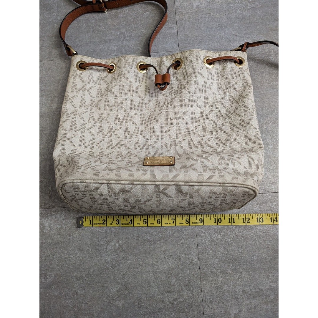 michael kors white bucket bag