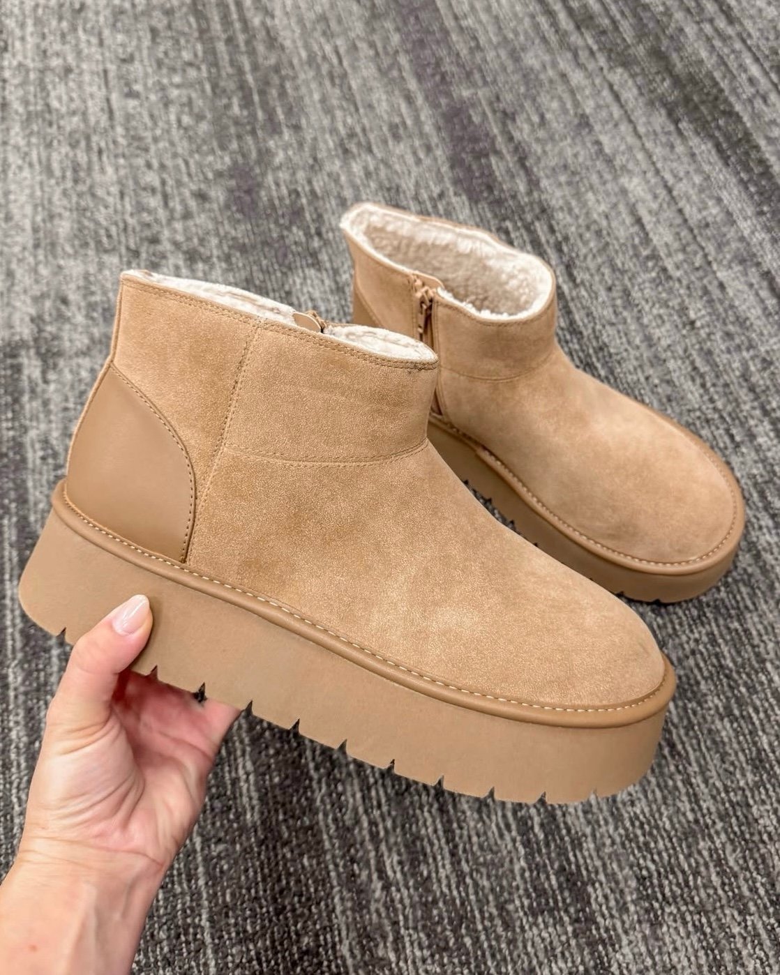 Women’s 8 Wild Fable Platform Mini Boots
