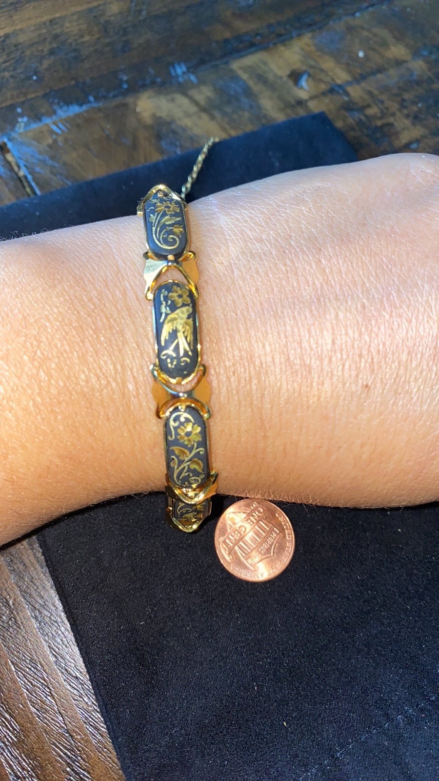 ai Bracelet Birds Flowers Black links Gold Etching Design Vintage Safety chain