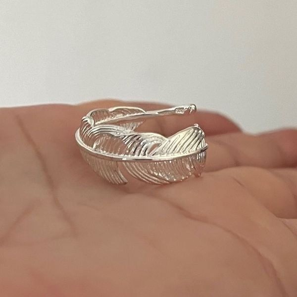The Dainty Feather adjustable 925 silver ring