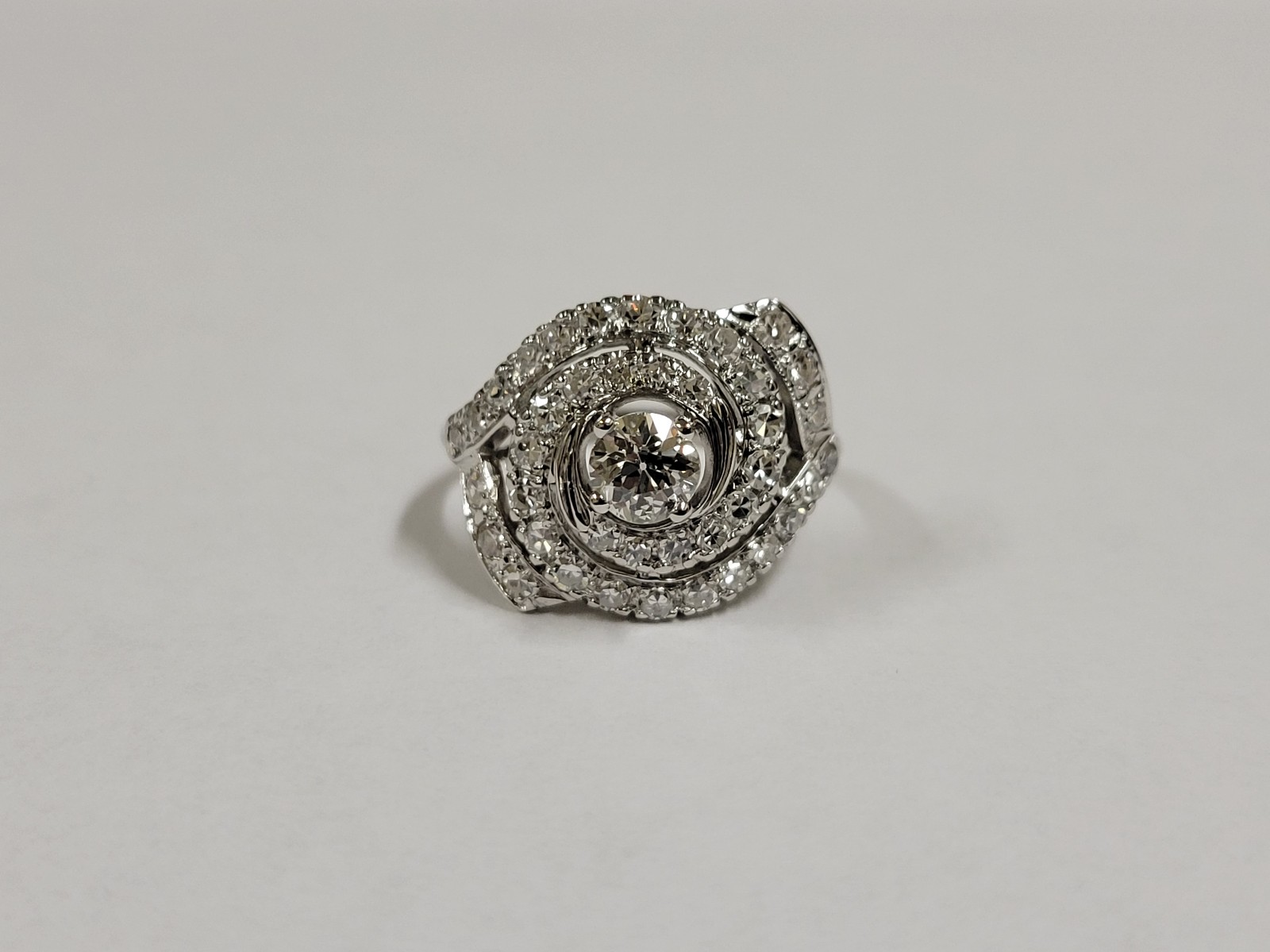14k Vintage Spiral Design Round Diamonds 1.30 ctw. Ladies White Gold Ring Size 7