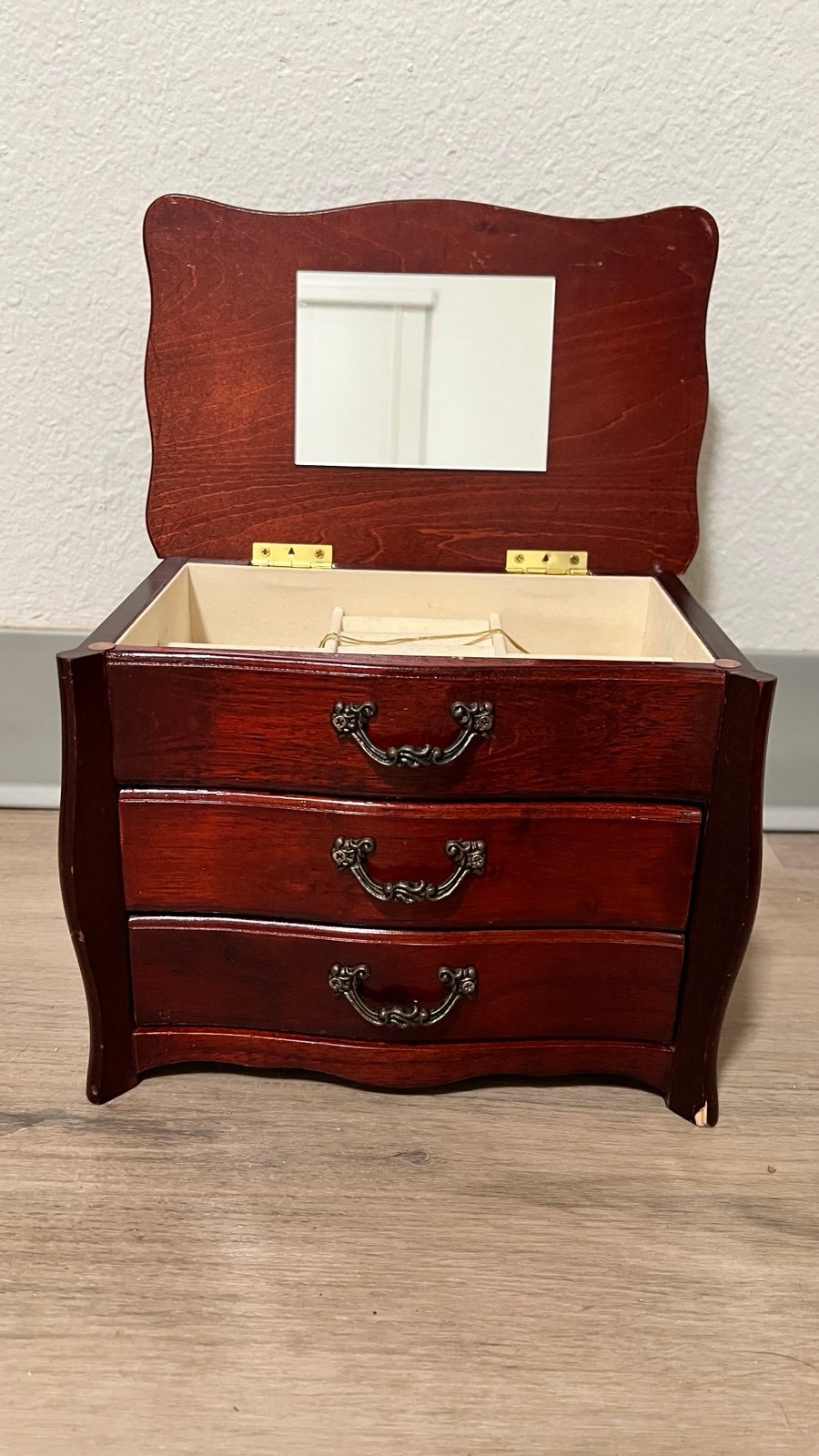 MELE music jewelry box