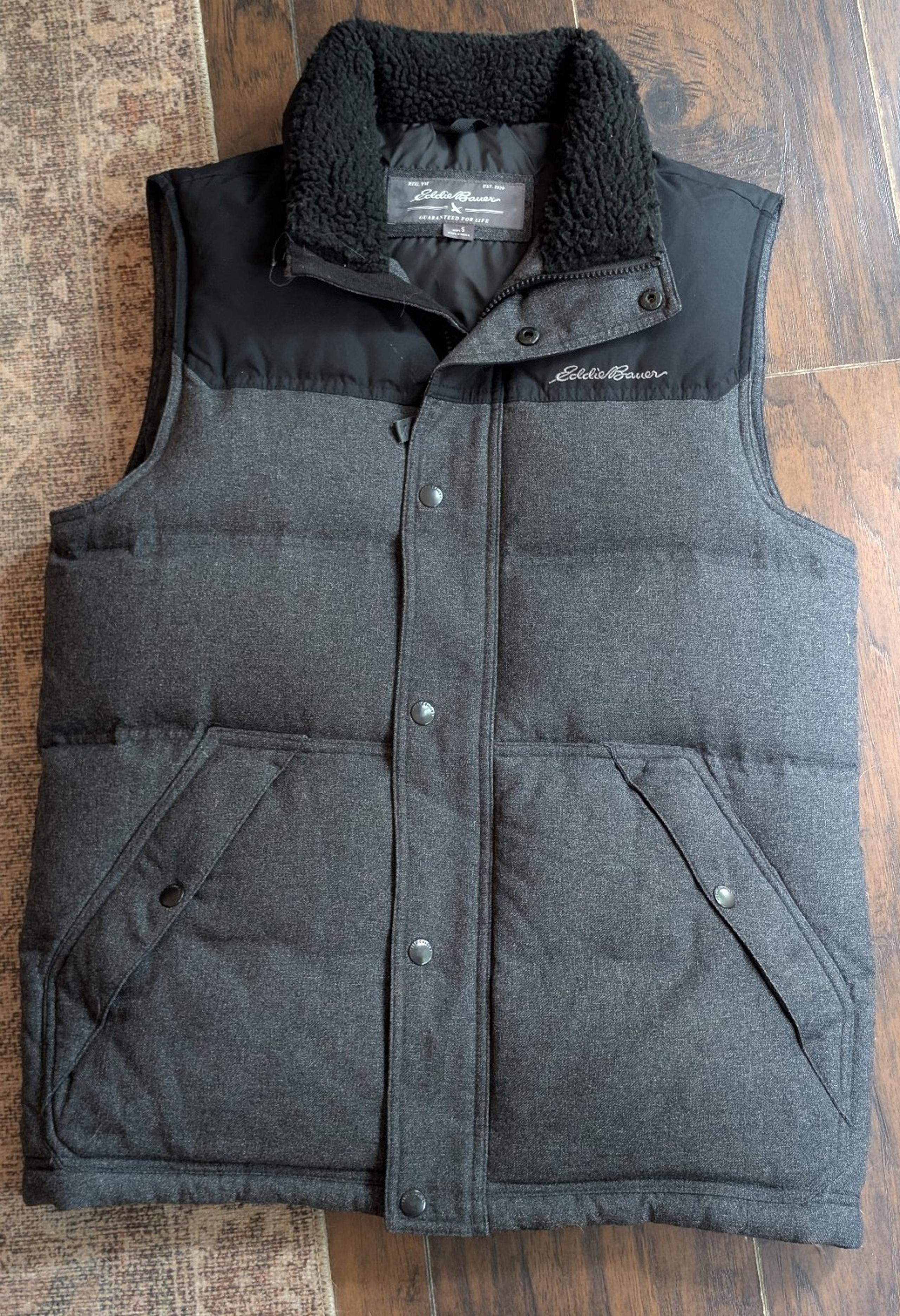 Eddie Bauer Men's 2 tone  Sleeveless Pocket Mock Neck Snap Quilted Vest Size S