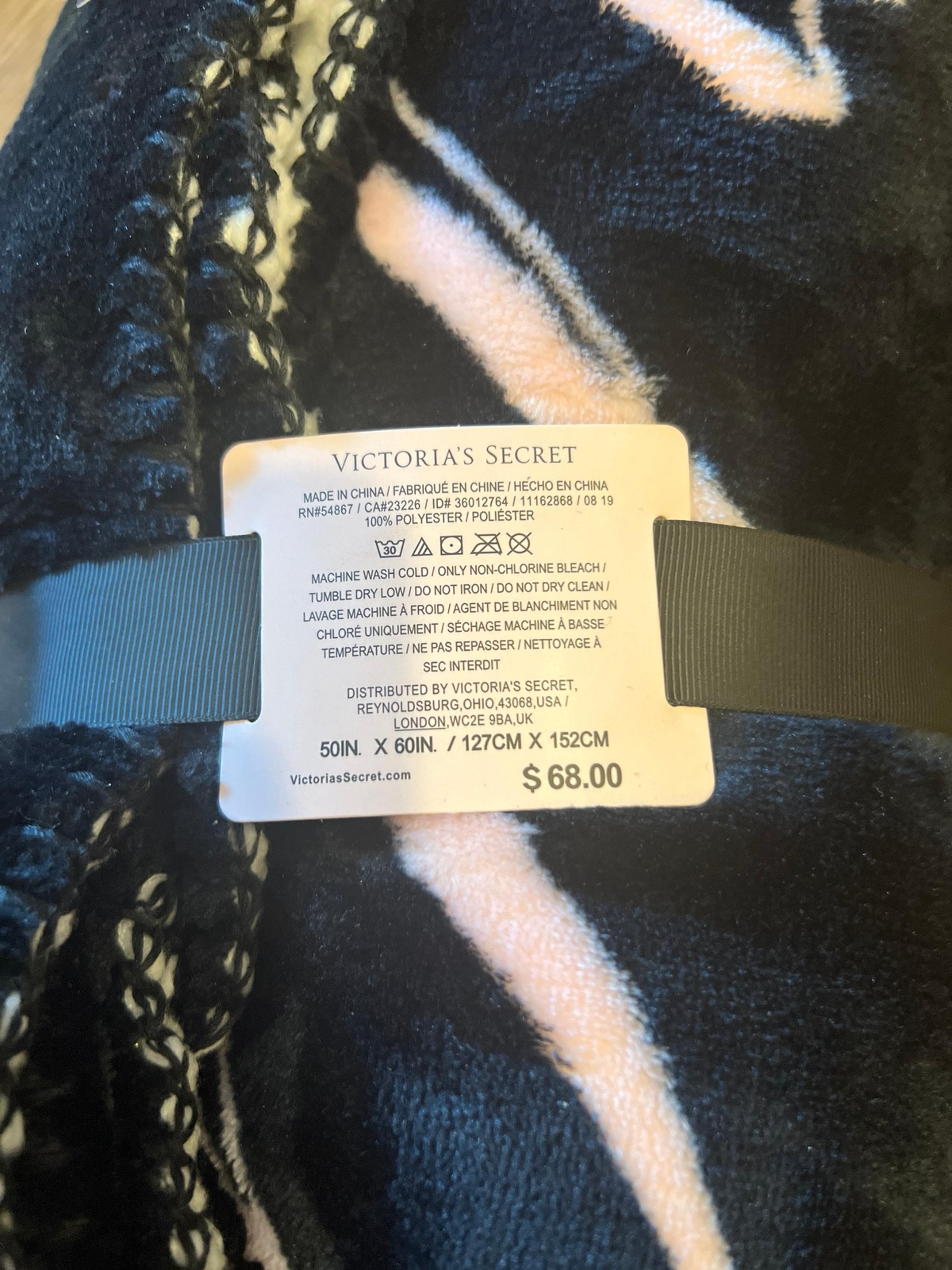 Victoria’s Secret new with tags , plush Sherpa blanket