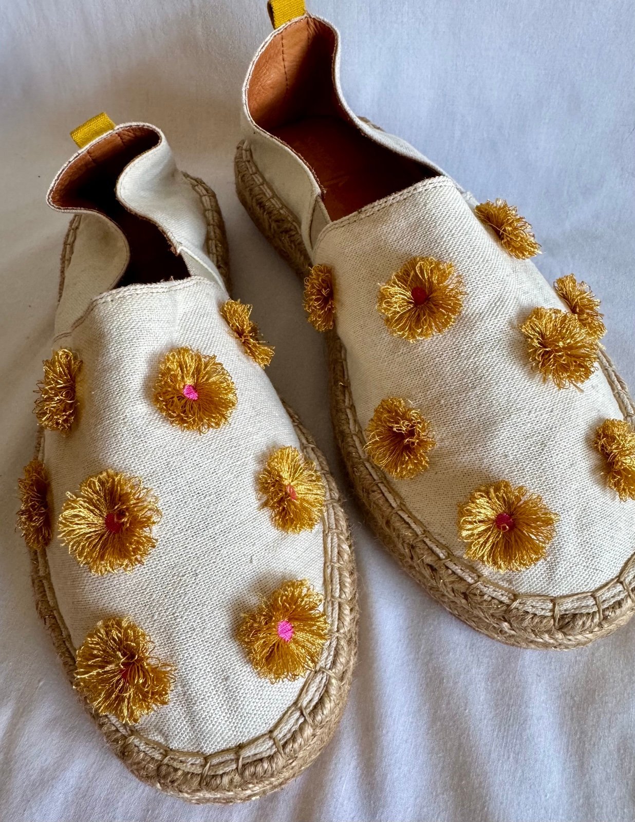 New Women’s Sz 9 Silvia Cobos Espadrilles Moccasins Loafers Flowers Coral Gold
