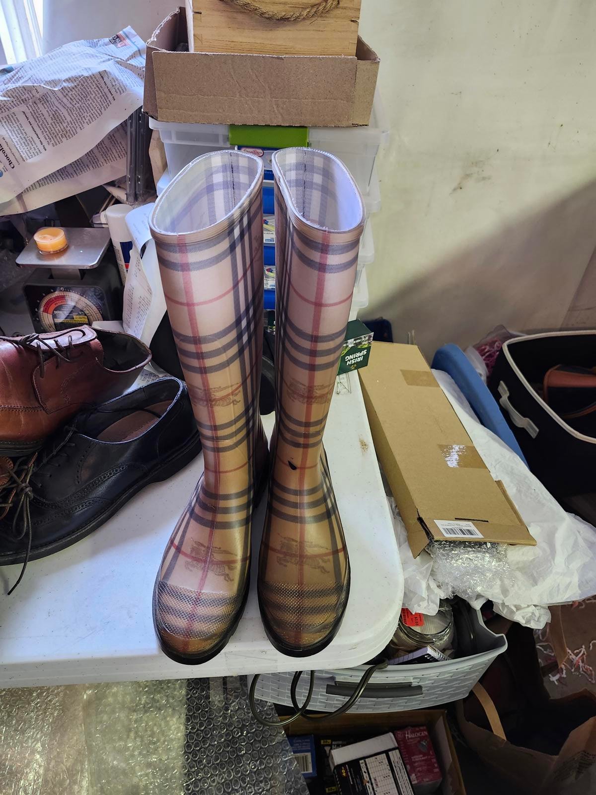 Burberry rain boots sz 6