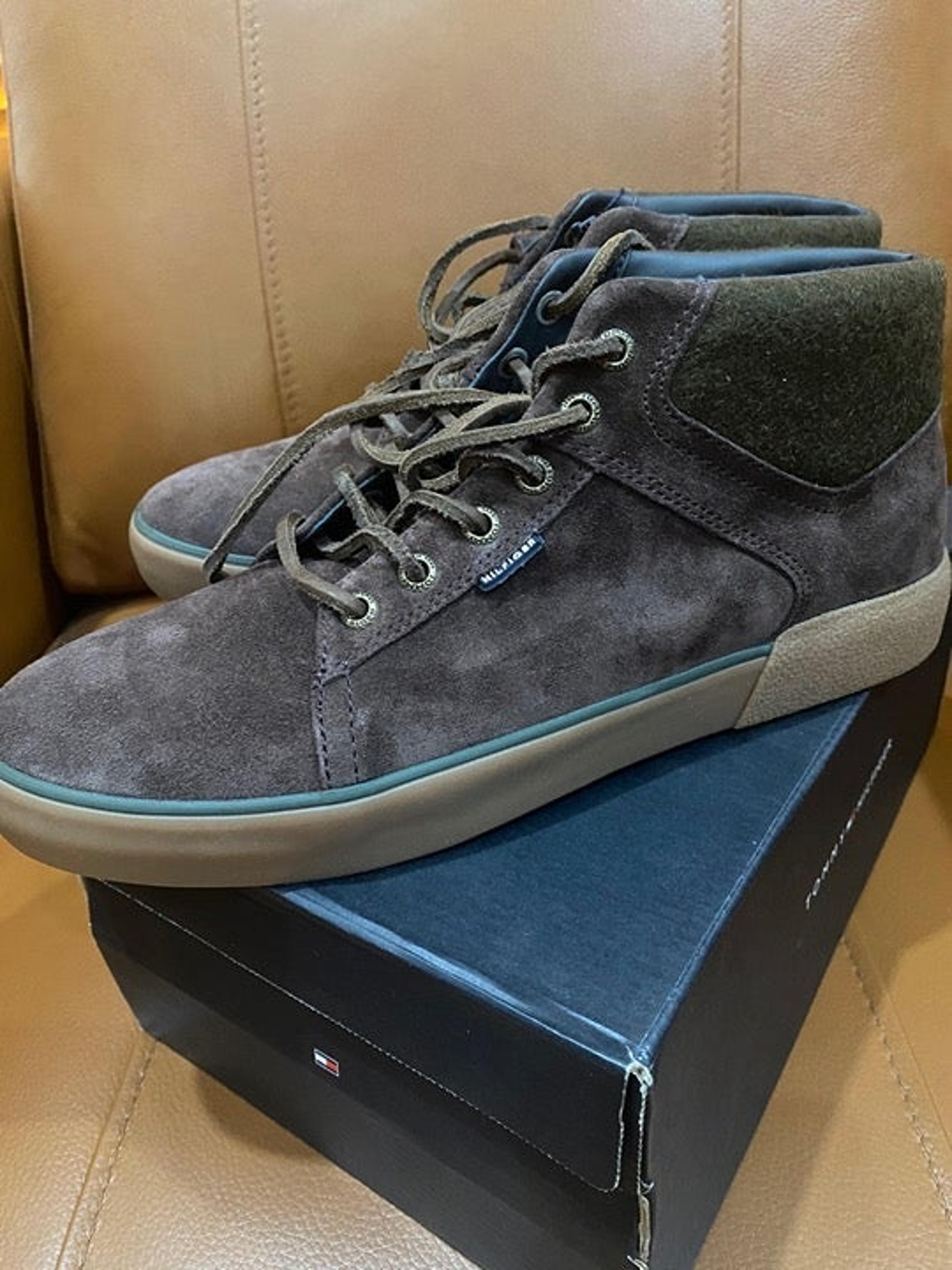 TOMMY HILFIGER MEN MID-TOP SUEDE BOOTS