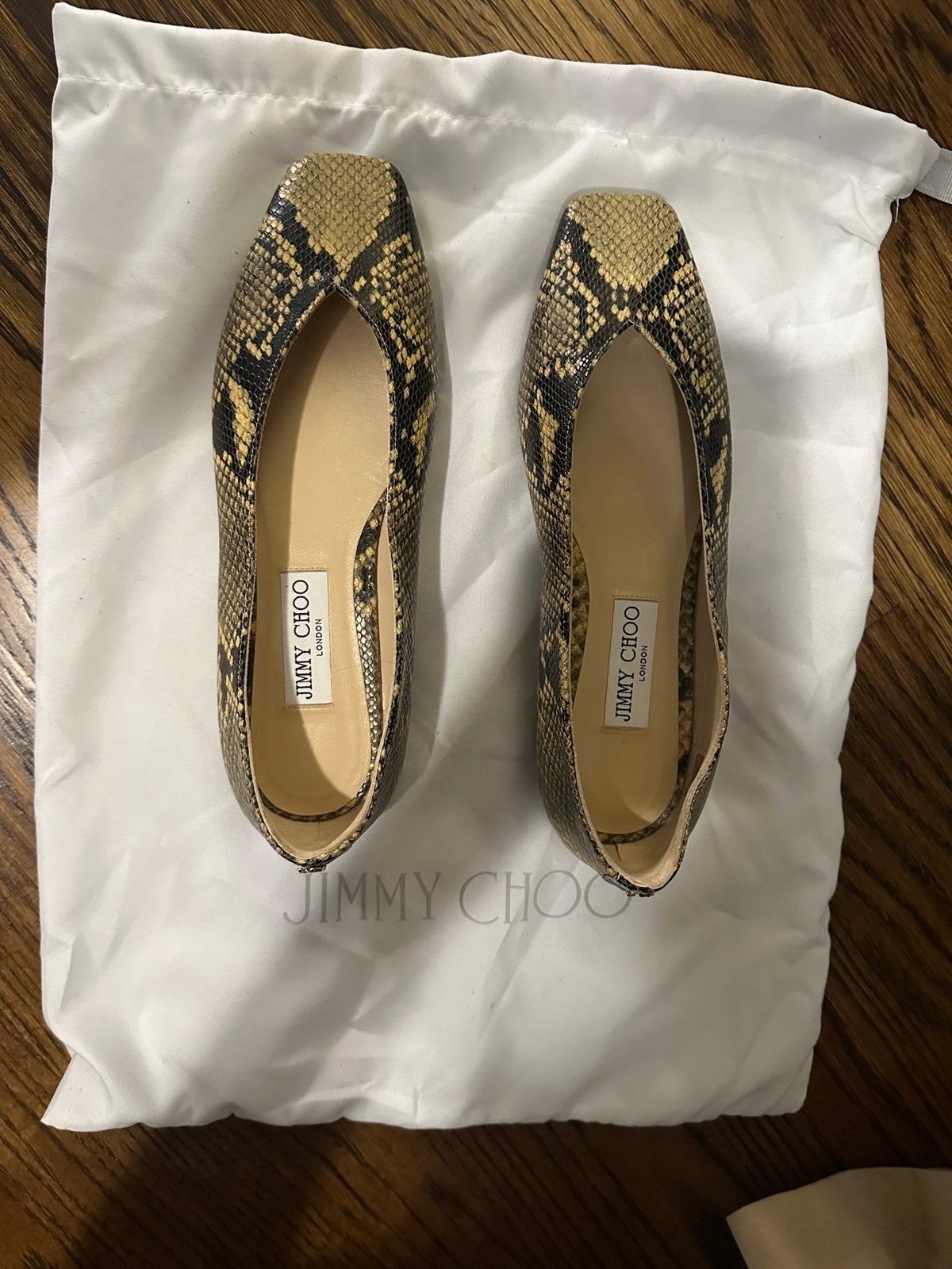 Jimmy Choo Juelle flat