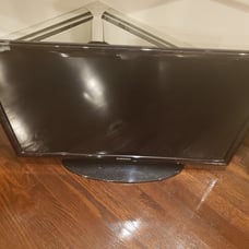 Samsung 32 TV with USB and HDMI ports