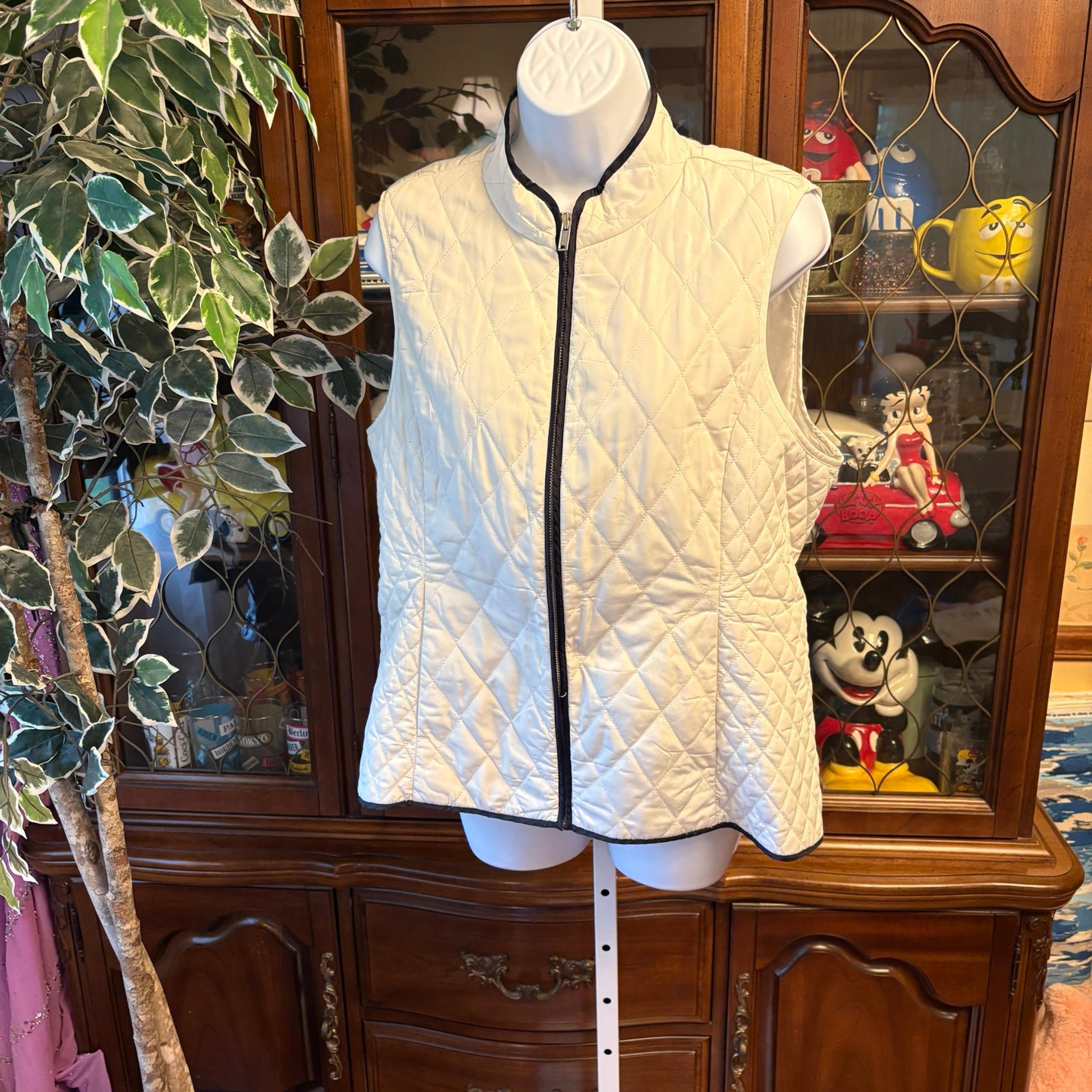 Talbots White Black Trim Quilted Puffer Vest Jacket Outerwear Womens Size Medium