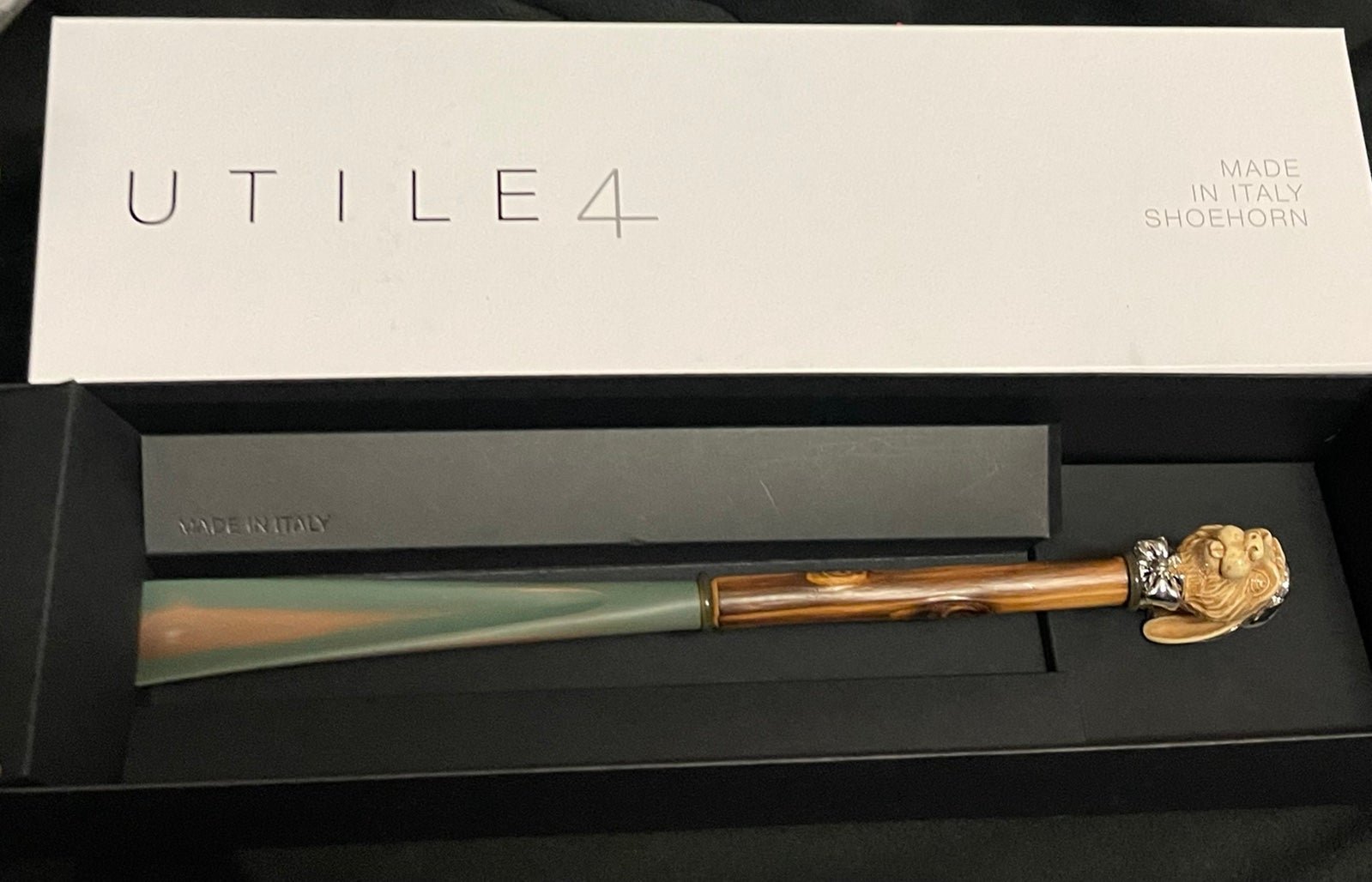 Utile4 Artistic Collection Chestnut Wood Shoehorn - Greenwood Rabbit - Italy