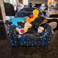 Warner Brothers Sylvester and Tweety teapot