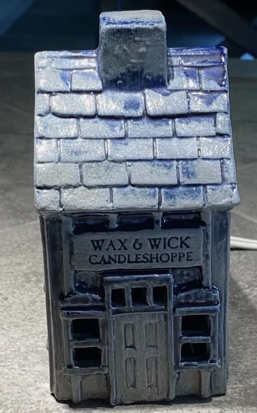 ROWE POTTERY RARE WAX AND WICK CANDLE SHOP LIGHT UP VILLAGE PIECE! EXCELLENT !