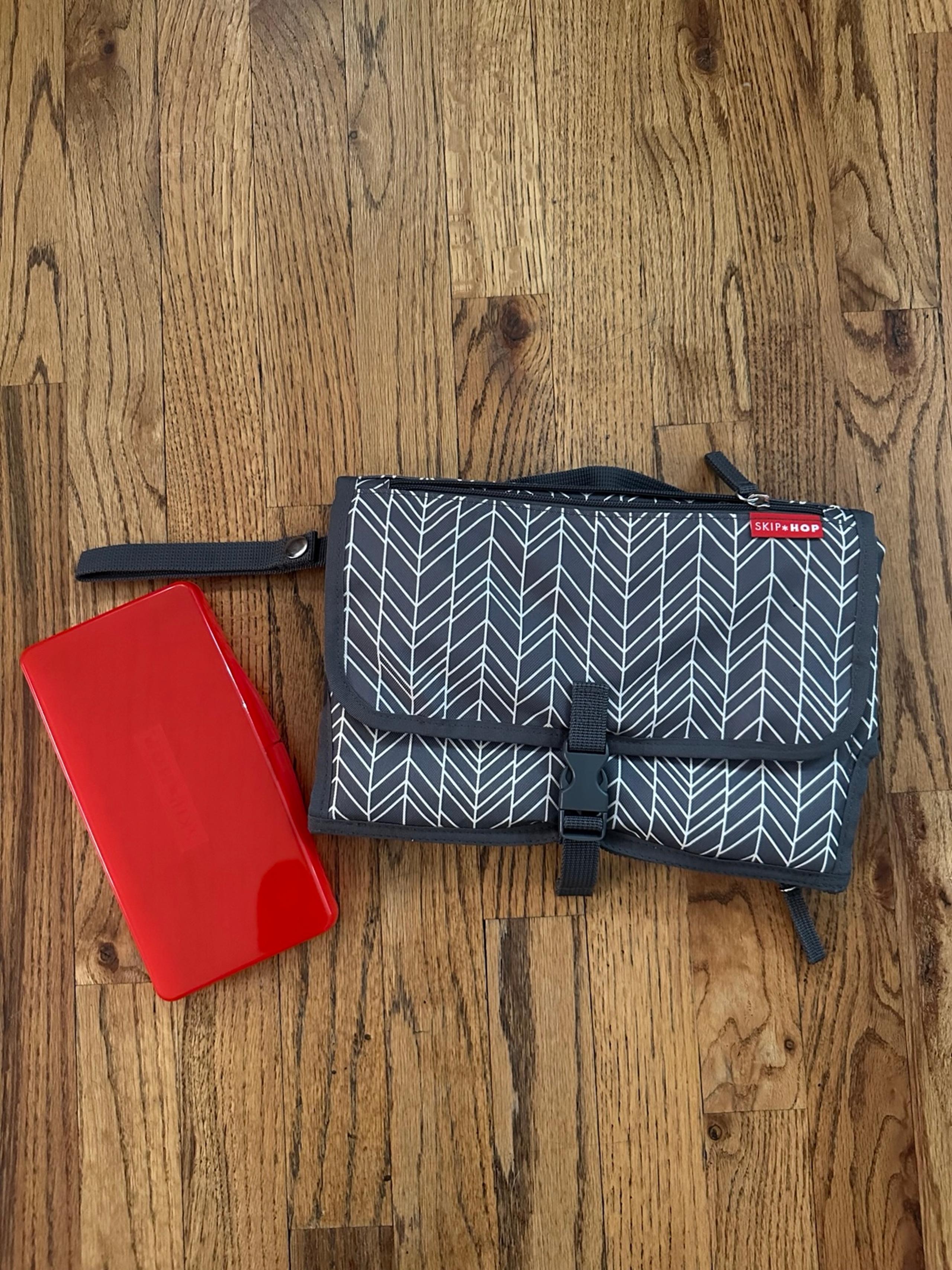Skiphop portable changing pad