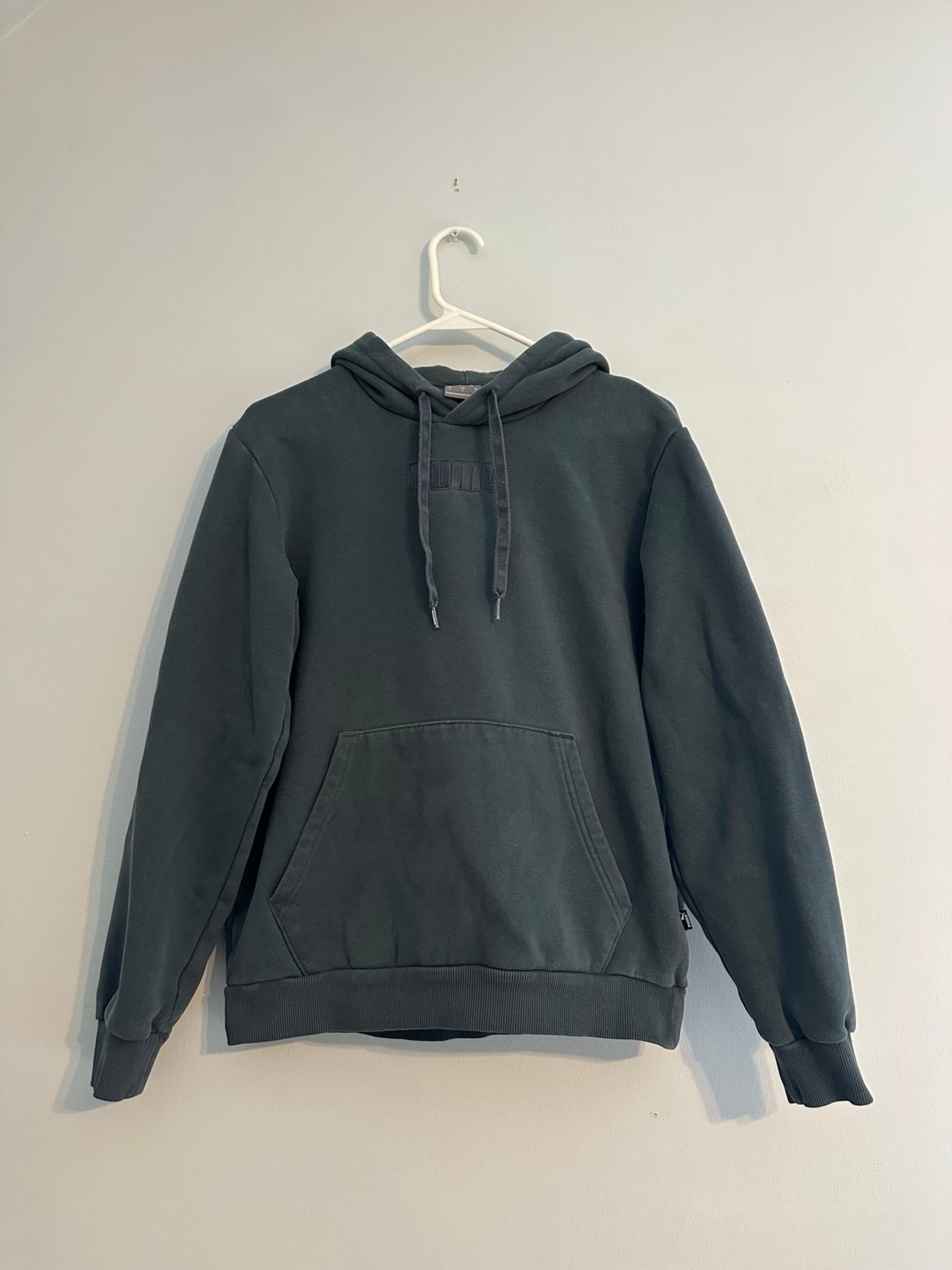 PUMA Women’s Dark green hoodie sweatshirt. Size small