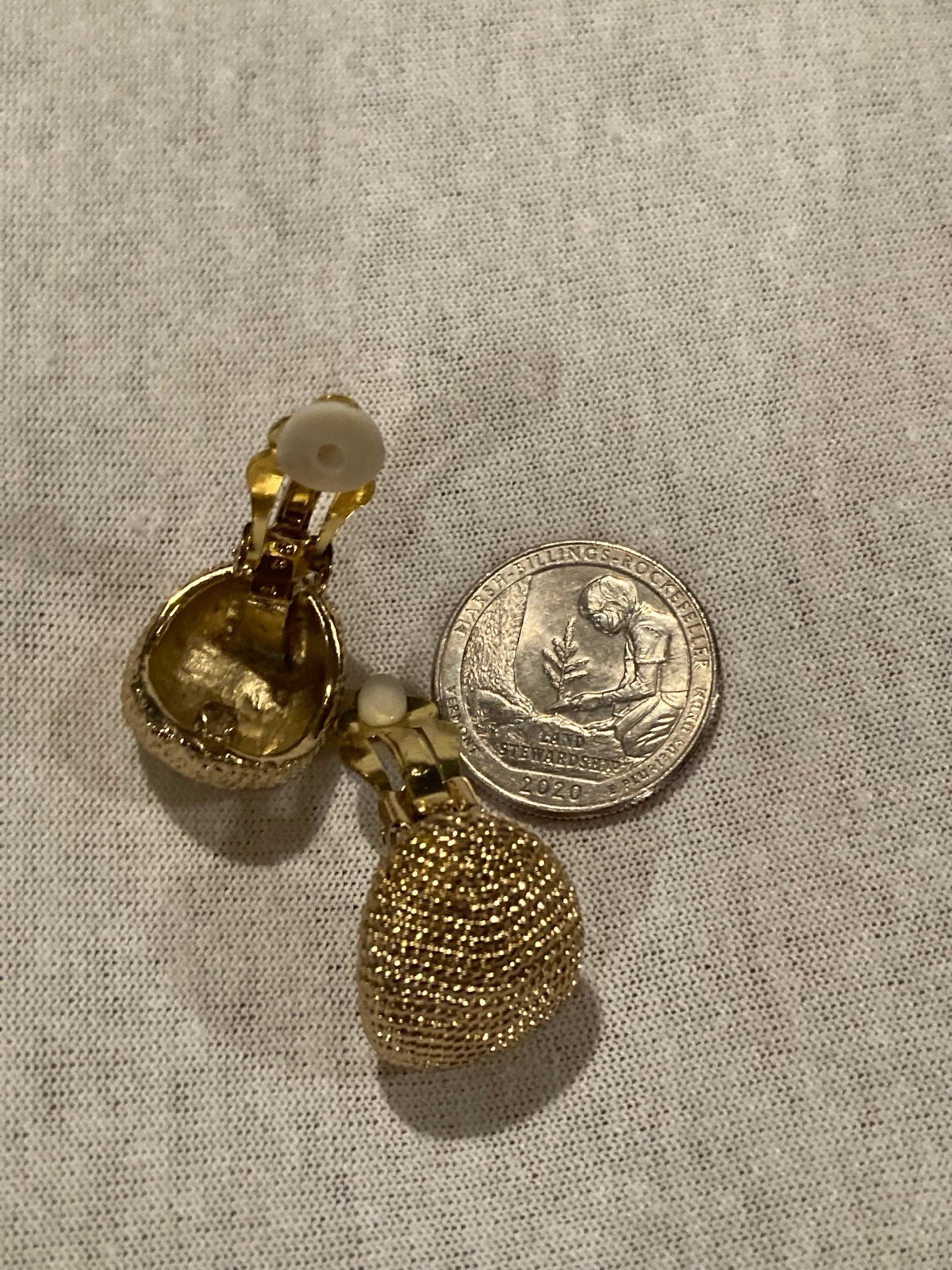 Gold chunk clipped on earrings (EJ1)