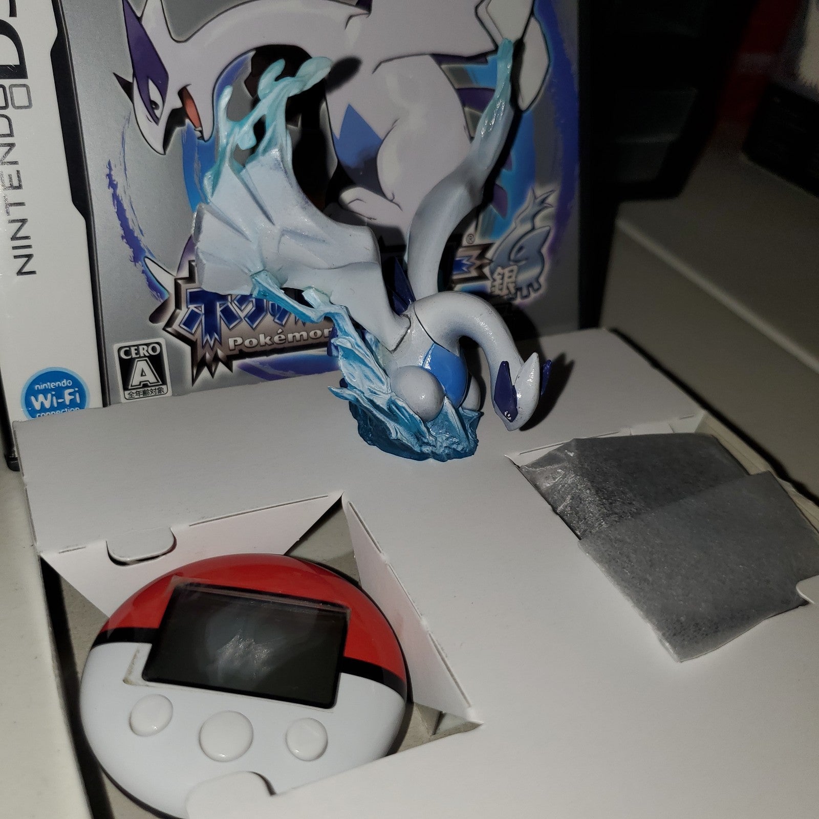 Japanese shops Pokemon SoulSilver Version Figure Bundle for Nintendo DS JPN