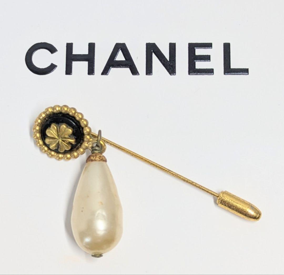 CHANEL Chanel Clover Motif Pearl Pin Brooch Fake Pearl