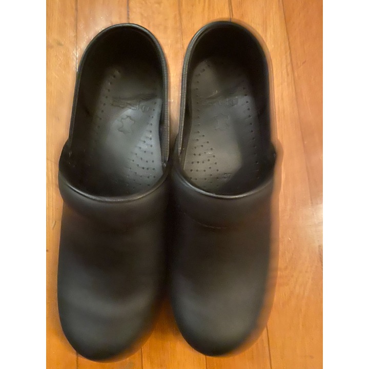 NEw! Dansko Professional Black Leather Clogs Size 37