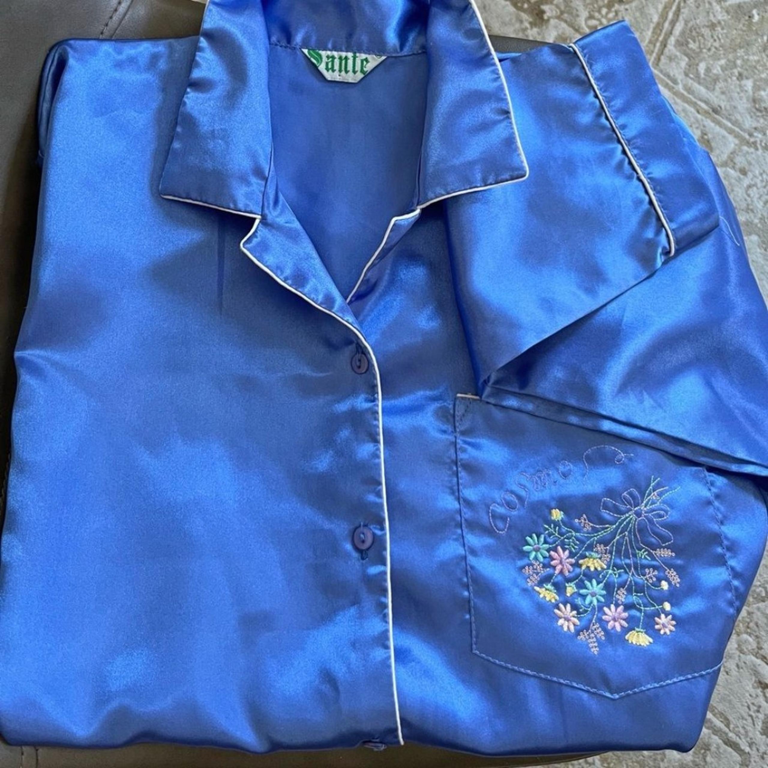 Vintage 70’s Sante blue poly cosmo embroidered floral pocket pajama top